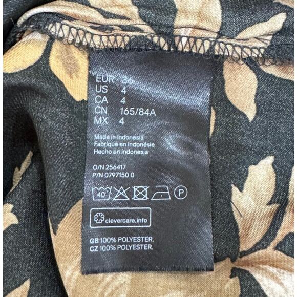 H&M Ruffle-collar Blouse Size 4 Darkest Green Floral - Picture 8 of 11